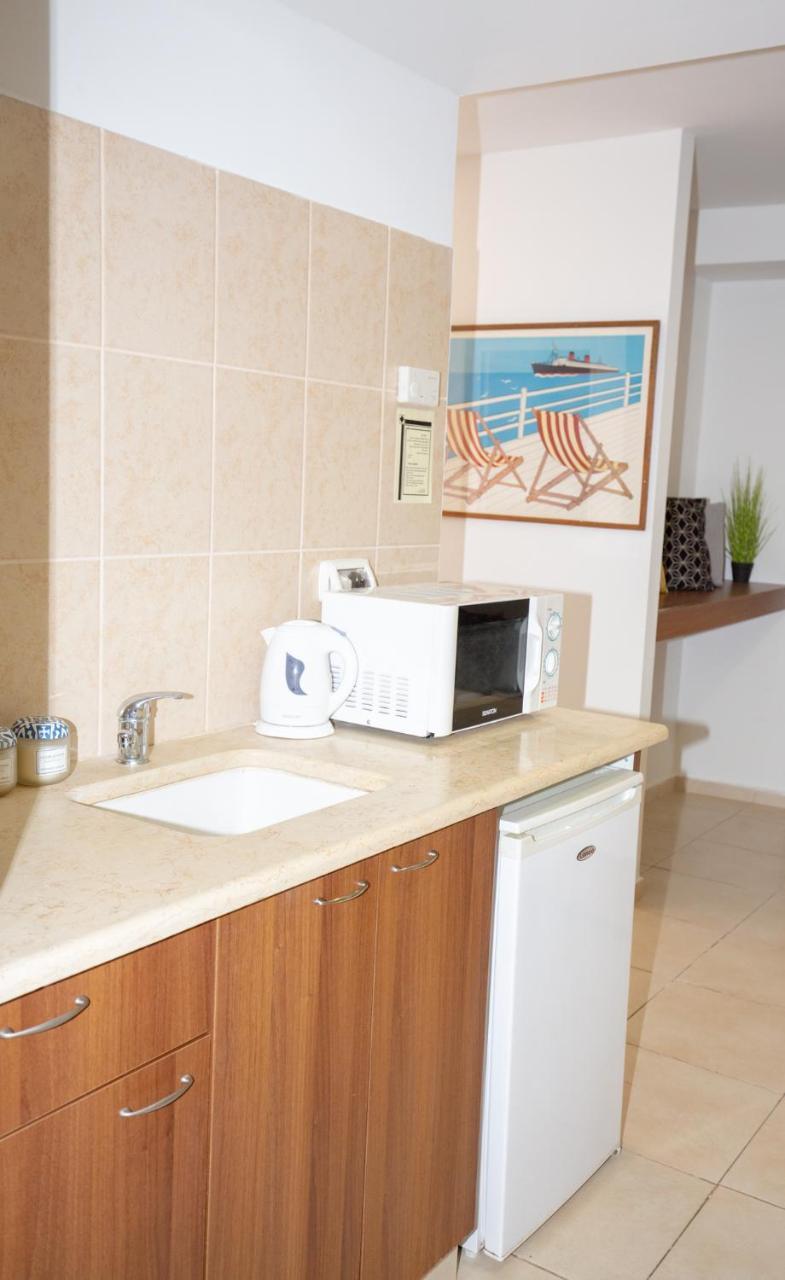Aviv Motel 2*