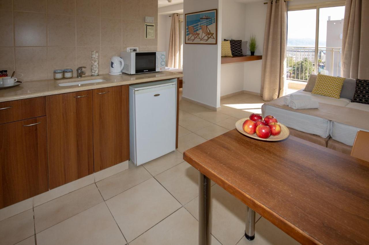 Aviv Motel