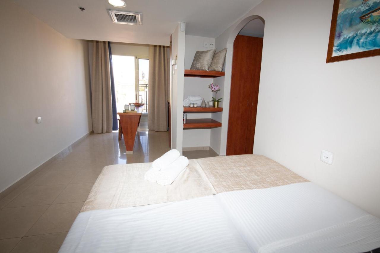Aviv Motel 2*
