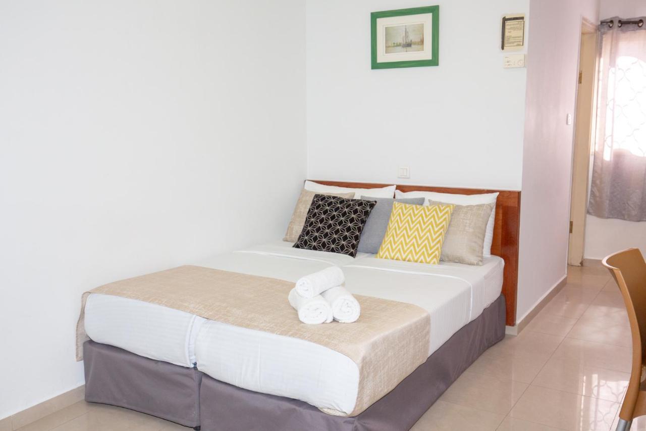 Aviv Motel