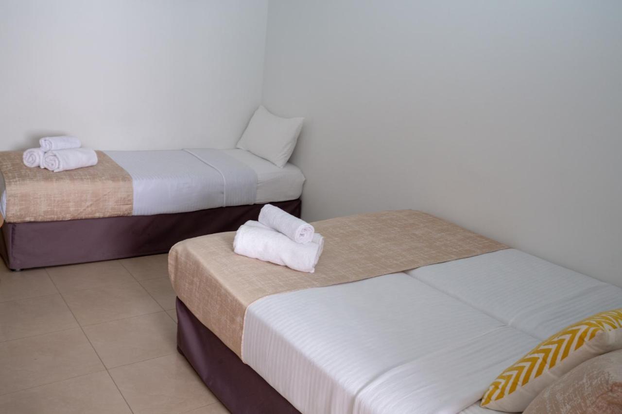 Aviv Motel 2*